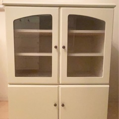 【美品】ディスプレイ　キャビネット　白　オフホワイト　ガラス　ホ...