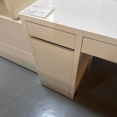 デスク　IKEAの画像