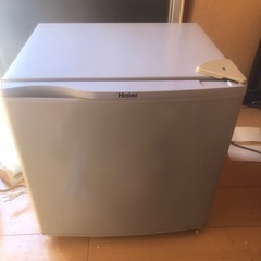 中古Haier小型冷蔵庫一部ヒビ割れ有り