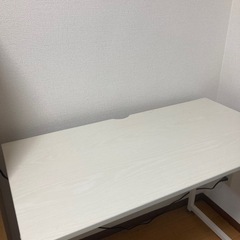 12月中に取りに来れる方限定　ニトリの机の画像