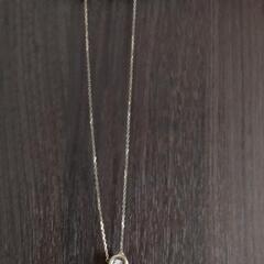 【新品・未使用】定価の半額以下!!クロスフォーネックレスの画像