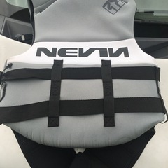 NEVIN ライフジャケット Mの画像