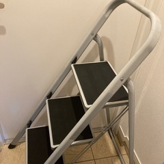 折りたたみ式脚立の画像