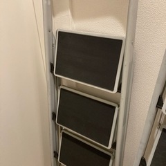 折りたたみ式脚立の画像