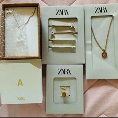 ZARA イニシャル『A』 ネックレス・リング・ヘアピン