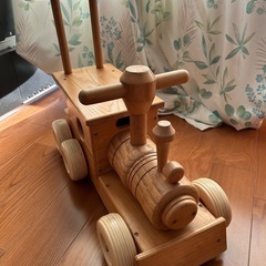 音の鳴る木の汽車