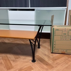 ガラステーブルの画像