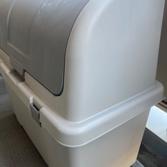 ＊譲ります＊大型ゴミ箱•屋外用収納庫の画像