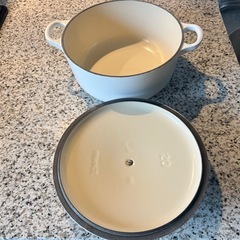 ル・クルーゼ(Le Creuset) 鋳物 ホーロー 鍋 両手鍋 鉄鍋 ココット・ロンド 20 cm オレンジ ガス IH オーブン 食洗器 対応 【日本正規販売品】の画像