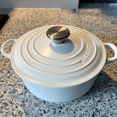 ル・クルーゼ(Le Creuset) 鋳物 ホーロー 鍋 両手鍋 鉄鍋 ココット・ロンド 20 cm オレンジ ガス IH オーブン 食洗器 対応 【日本正規販売品】の画像