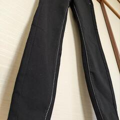 スキニーパンツ　黒の画像