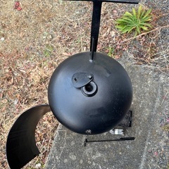 ガスボンベのスモーカー、BBQグリルの画像