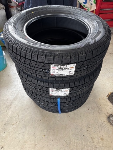 スタッドレスタイヤ　ヨコハマ　アイスガード6 205/65 r16