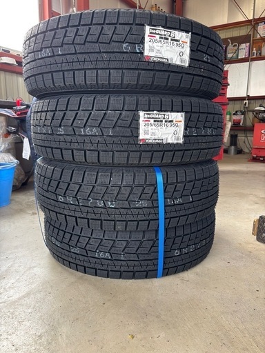 スタッドレスタイヤ　ヨコハマ　アイスガード6 205/65 r16