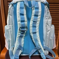 シナモンロール 軽量リュック 幅がファスナーで大きくできるの画像