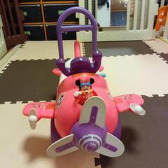 ミニーちゃん　蹴り車　ライドオン　押しぐるま