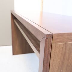 IDC大塚家具取扱いのメーカーMeuble(モーブル)のisland(アイランド)デスク。シンプルですっきりとしたのパーソナルデスクは在宅ワークのパソコンデスクやお子様の学習机にもおススメ♪