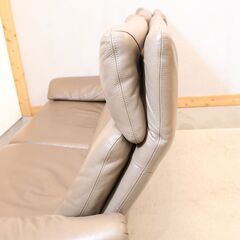 ドイツerpo(エルポ)社のMILANO(ミラノ) リクライニング 2人掛けソファです。上質な本革がモダンな印象の2Pソファはお部屋を洗練された印象に！重厚で存在感のあるレザーソファ♪の画像