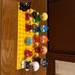 アンパンマン　パン工場とすべり台のおうち　ブロックバケツ