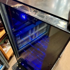 《売約済》【武蔵小山店】WIE ワインセラー 18本収納 省エネ エコ 振動抑制 恒温保湿 安定性能 【PSE安全認証+2層紫外線UVカット強化グラス】 コンパクトモデル 日本チップ ワインクーラー 缶ビール 日本酒保存 温度設定 の画像