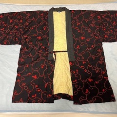 黒と赤の花模様のはんてん　どてら　中古品