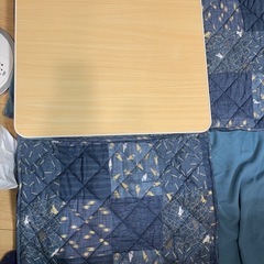 美品　こたつ布団７５センチ角