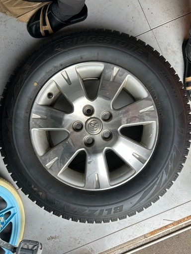 バリ溝スタッドレスBS VRX2 215/65r16