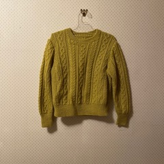 カラシ色の手編みセーター