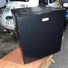 小型冷蔵庫　４６L　２０１０年製　黒