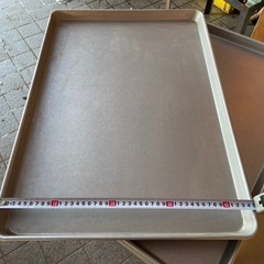 大型アルミ製トレイ(トレー)  業務用 65cm×45cm（ 製菓製パン用品 オーブン天板 浅型 オーブン ケーキ 焼き型 ）の画像