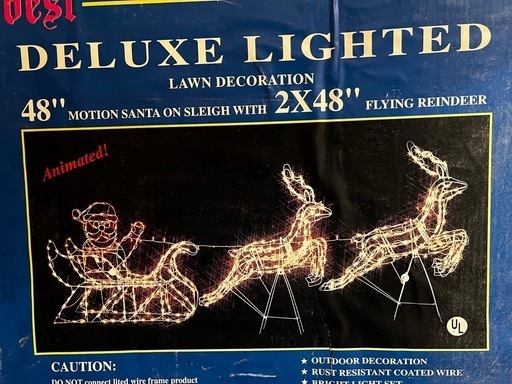 モーションサンタ&トナカイ　かなり大きくて目立ちます。