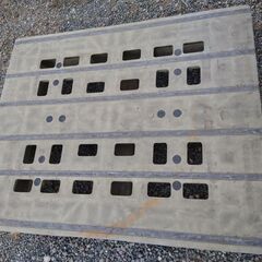 110×90　硬質プラスチック　パレット