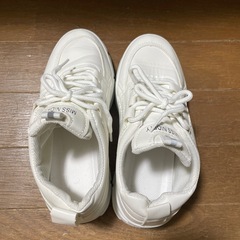 厚底ダットスニーカーの画像