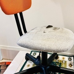 無料 
オフィスチェア