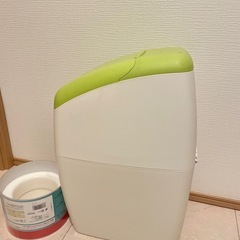 Apricaオムツポットと新品カートリッジ2個の画像