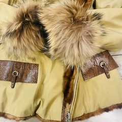 リバーシブル毛皮ファーコート　フード付きの画像