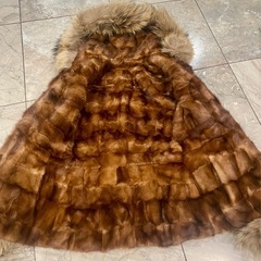 リバーシブル毛皮ファーコート　フード付きの画像