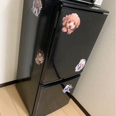 おしゃれなBLACKカラー冷蔵庫の画像