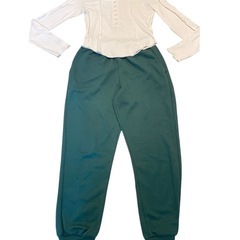 セット販売 白のボタン付きトップスと緑のスウェットパンツセット ...