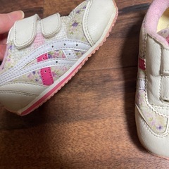 asics 14センチ　花柄の画像