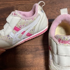 asics 14センチ　花柄の画像