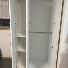 ミラー付き収納棚の画像
