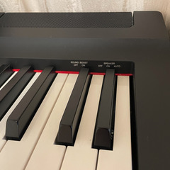 YAMAHA電子ピアノ＆木製スタンドの画像