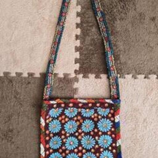 花柄刺繍のコーデュロイショルダーバッグ