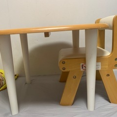 Kidzooテーブルと椅子セット