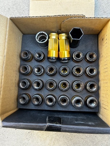 エセックス　ハイエース　6穴　2ピースシェルナット