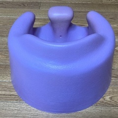 バンボ (Bumbo) パープル ハーネス付 ベビーチェアの画像