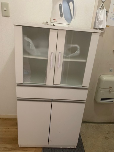 食器棚　縦119cm奥42cm横59cm 電気ケトル(T-FAL)おまけ