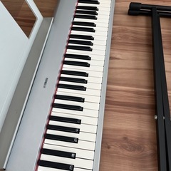 電子ピアノ　YAMAHA スタンド付き⭐︎の画像