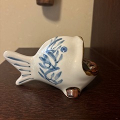 魚の灰皿（焼き物）の画像